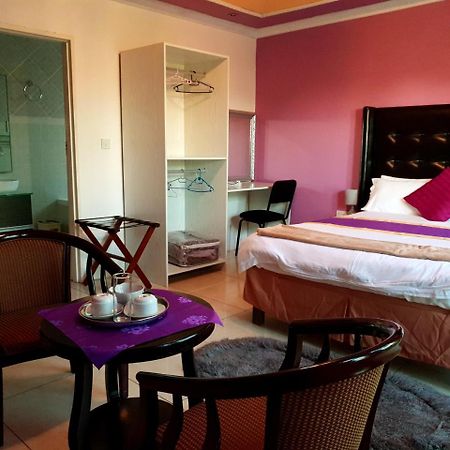 Mathlyn Guest House Francistown Ngoại thất bức ảnh