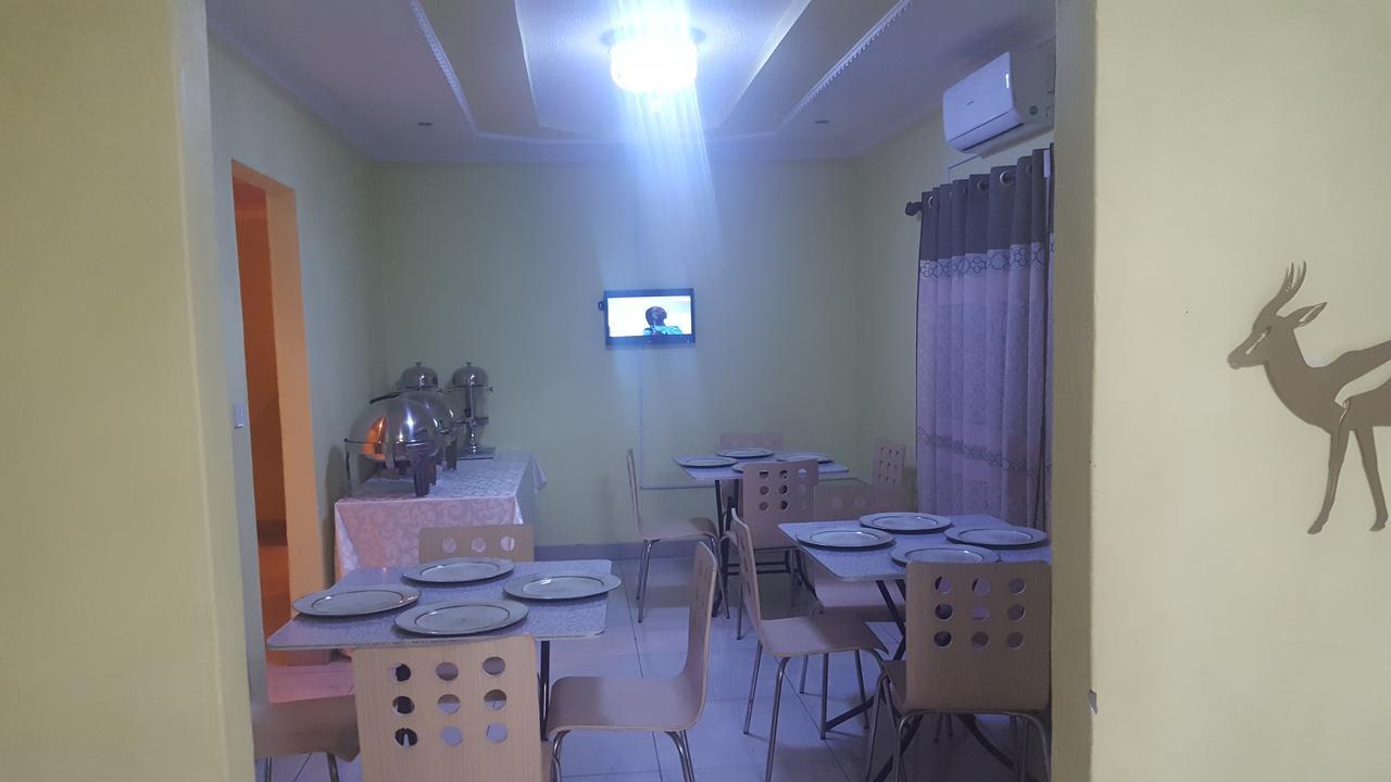 Mathlyn Guest House Francistown Ngoại thất bức ảnh