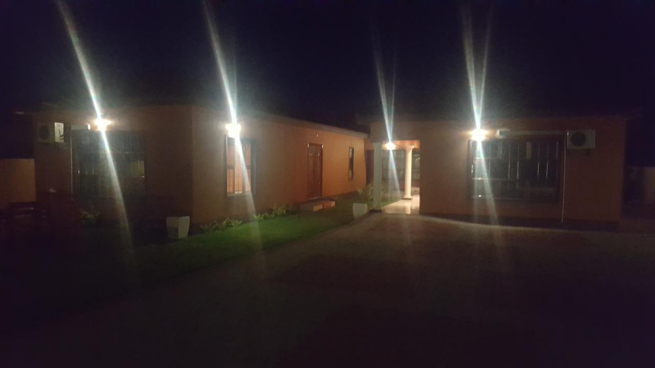 Mathlyn Guest House Francistown Ngoại thất bức ảnh