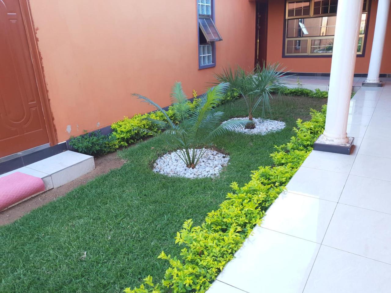 Mathlyn Guest House Francistown Ngoại thất bức ảnh