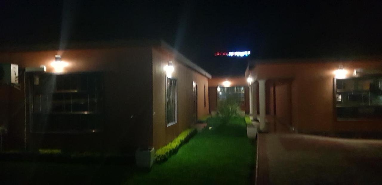 Mathlyn Guest House Francistown Ngoại thất bức ảnh