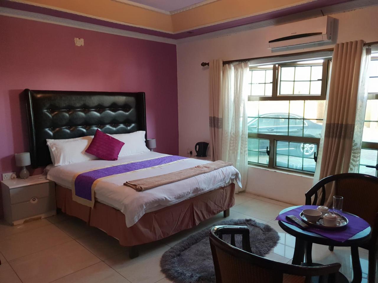 Mathlyn Guest House Francistown Ngoại thất bức ảnh