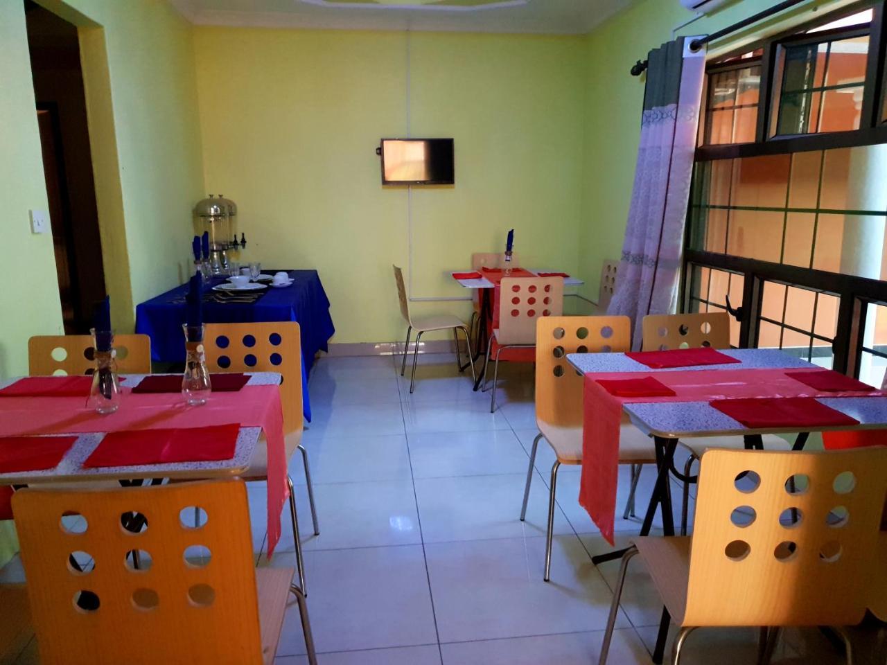Mathlyn Guest House Francistown Ngoại thất bức ảnh