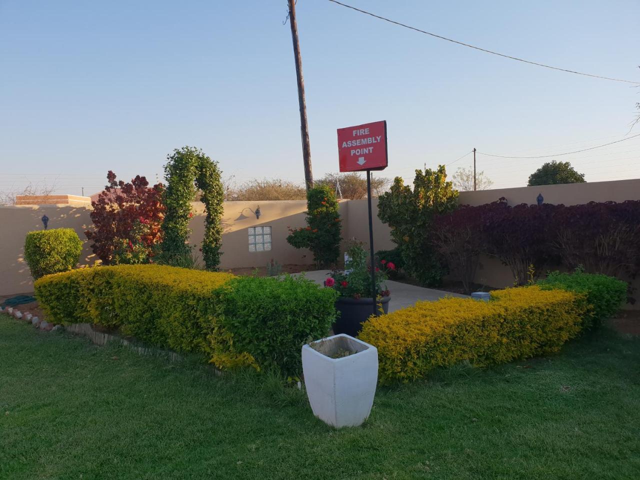 Mathlyn Guest House Francistown Ngoại thất bức ảnh